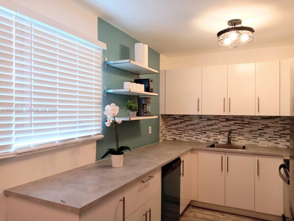 For Rent: $3,400 (4 beds, 1 baths, 1152 Square Feet)