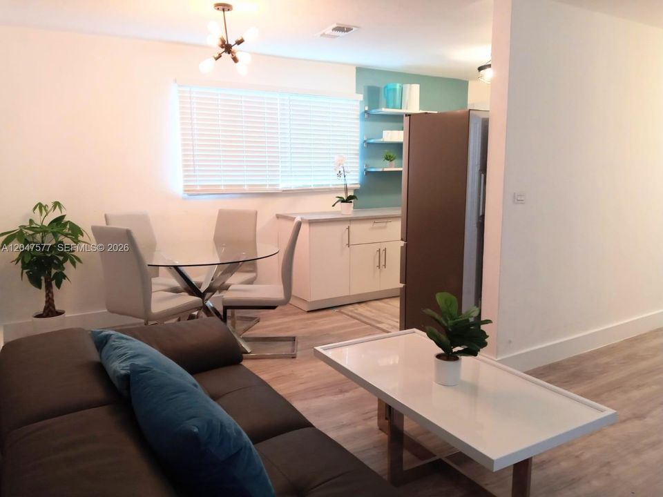 For Rent: $3,400 (4 beds, 1 baths, 1152 Square Feet)