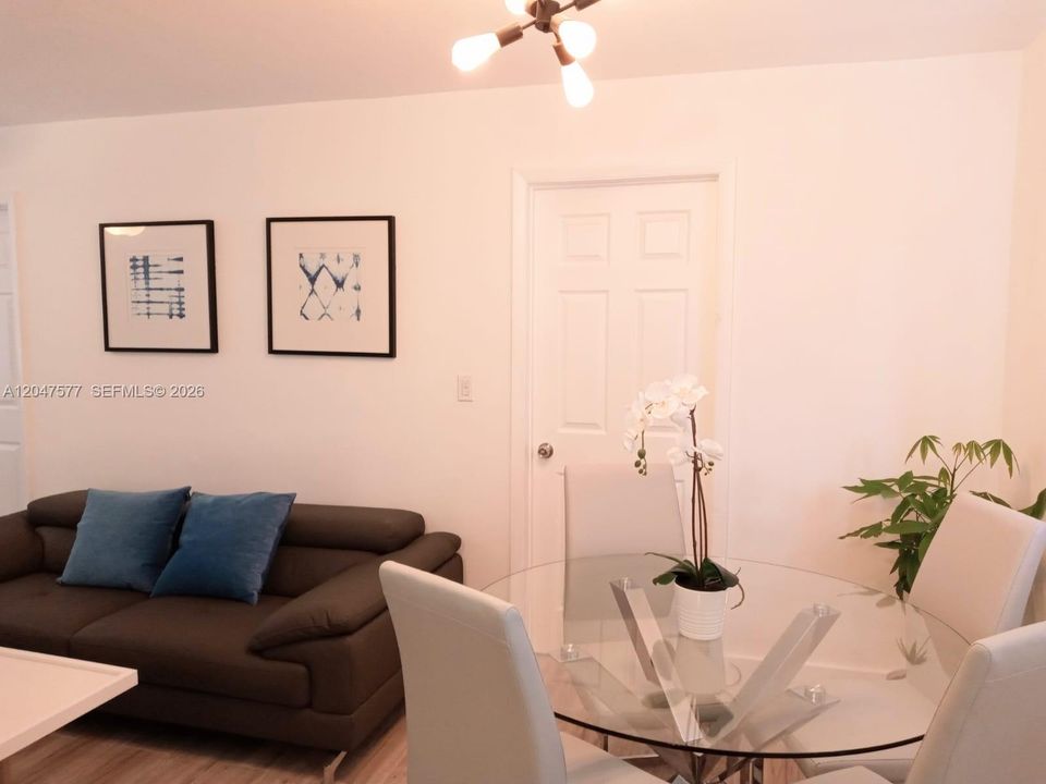 For Rent: $3,400 (4 beds, 1 baths, 1152 Square Feet)