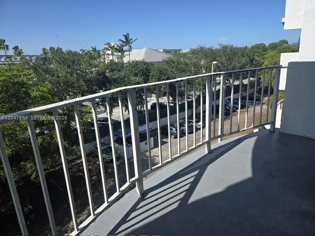 For Rent: $1,950 (2 beds, 2 baths, 1175 Square Feet)