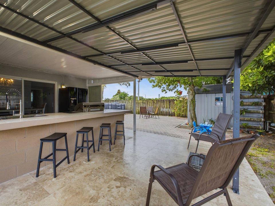 Covered Patio to Back Yard