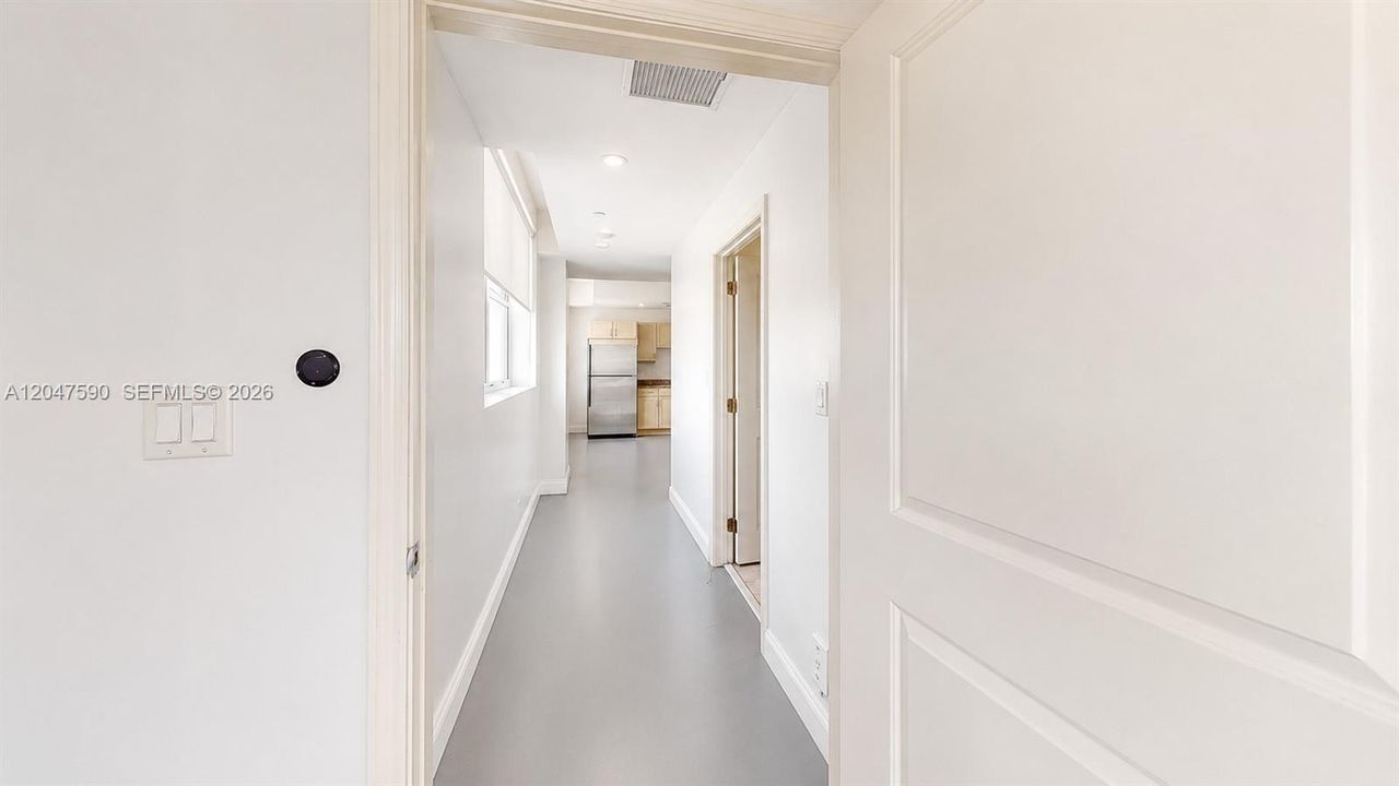 For Sale: $229,000 (1 beds, 1 baths, 774 Square Feet)