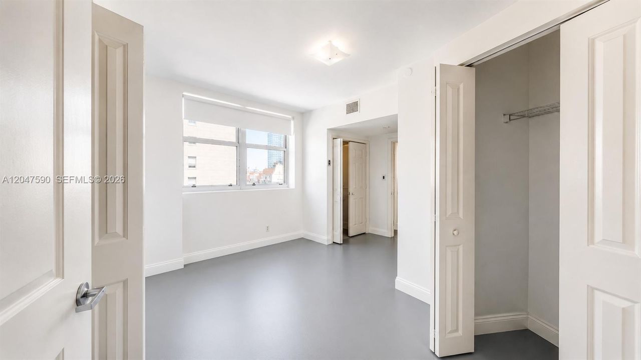 For Sale: $229,000 (1 beds, 1 baths, 774 Square Feet)