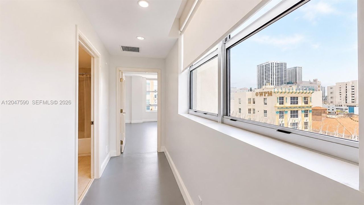For Sale: $229,000 (1 beds, 1 baths, 774 Square Feet)