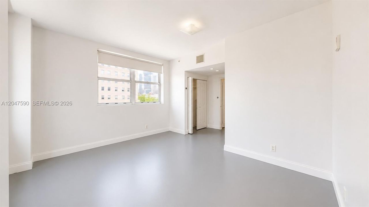 For Sale: $229,000 (1 beds, 1 baths, 774 Square Feet)