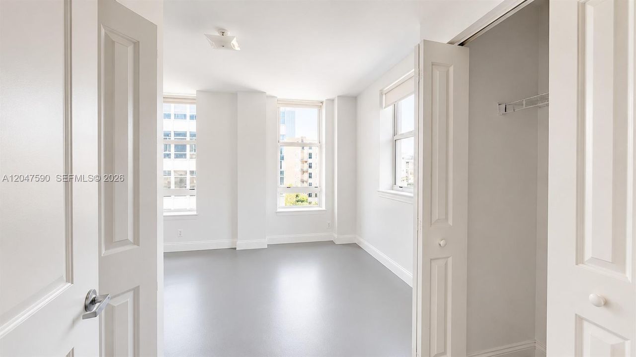For Sale: $229,000 (1 beds, 1 baths, 774 Square Feet)