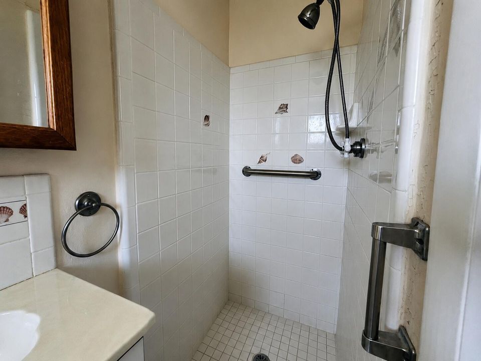 752 Oak St. Guest Bathroom Shower