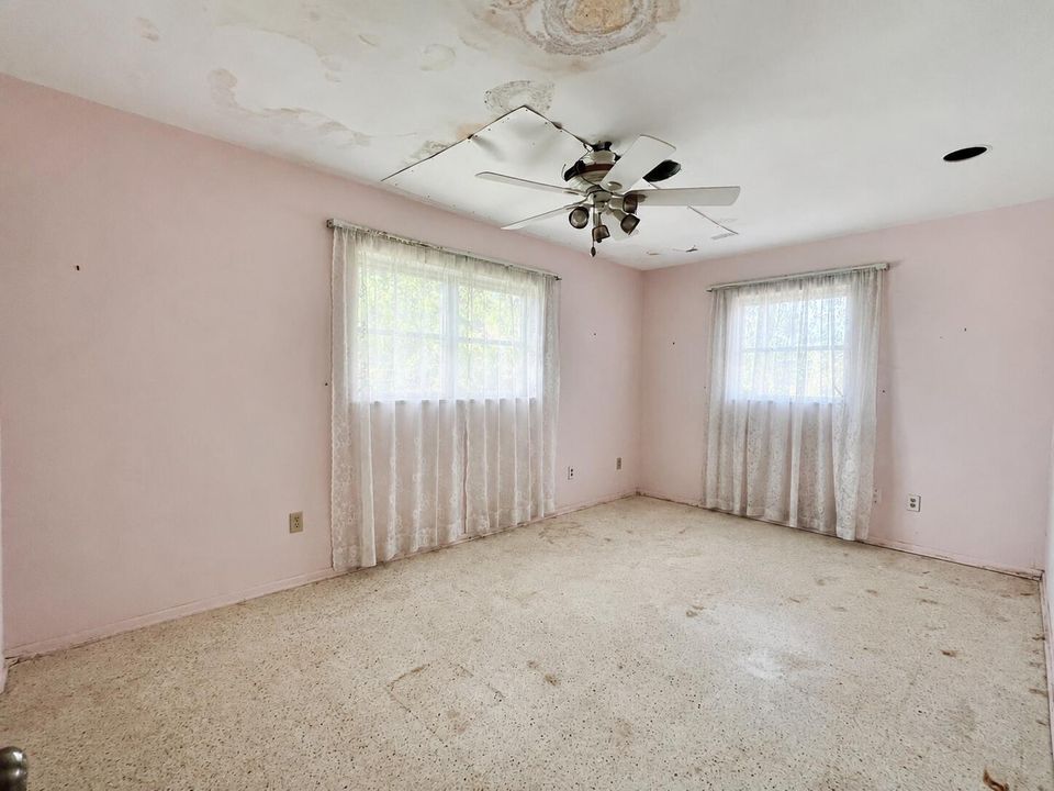 752 Oak St. Primary Bedroom