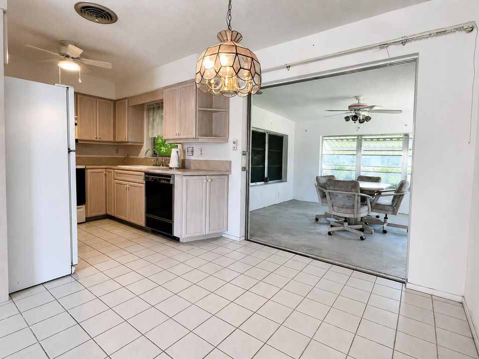 752 Oak St. Dining Room