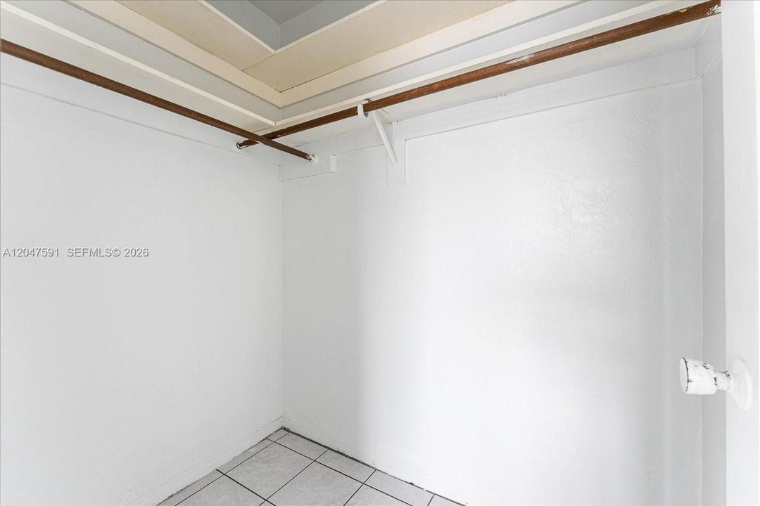 For Rent: $1,800 (1 beds, 1 baths, 650 Square Feet)
