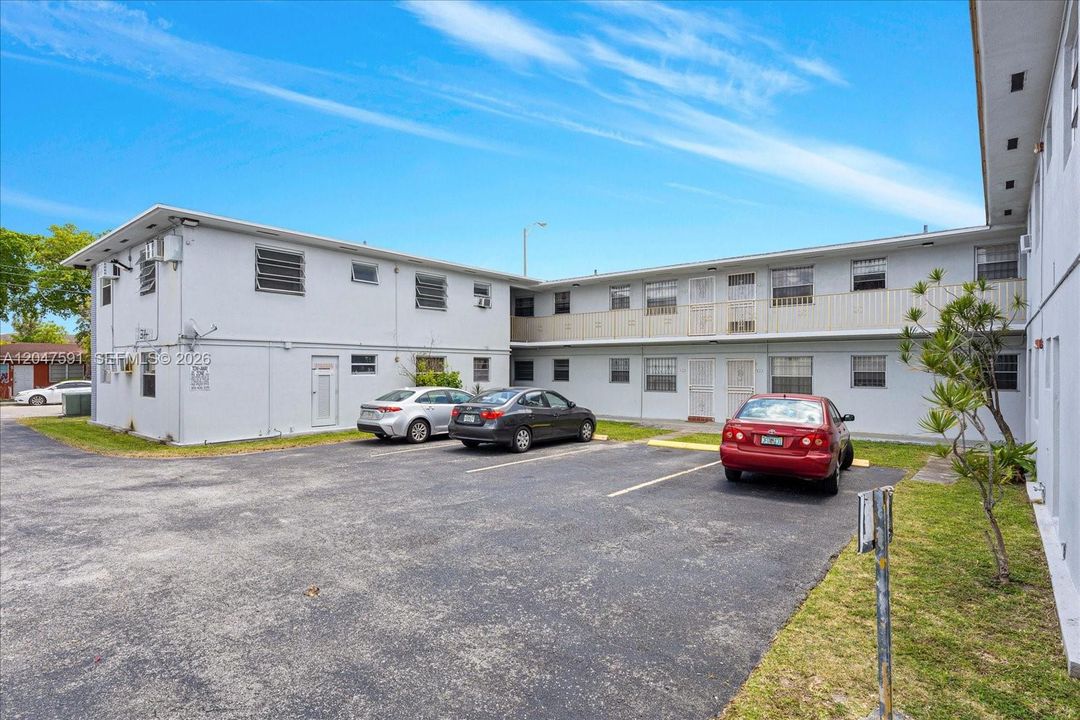 For Rent: $1,800 (1 beds, 1 baths, 650 Square Feet)