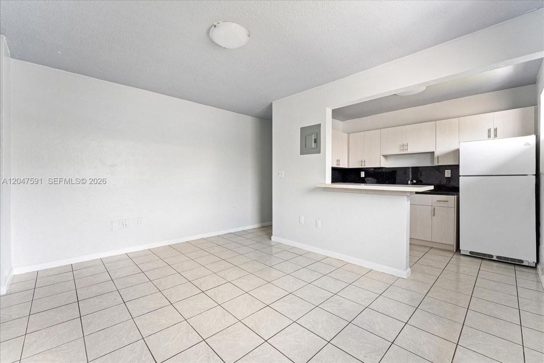 For Rent: $1,800 (1 beds, 1 baths, 650 Square Feet)