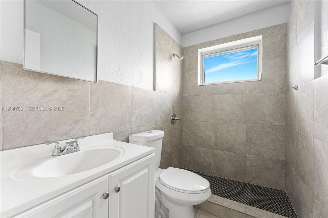 For Rent: $1,800 (1 beds, 1 baths, 650 Square Feet)