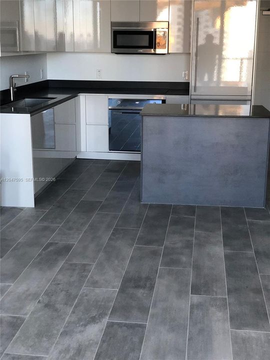 В аренду: $5,200 (2 спален, 2 ванн, 1028 Квадратных фут)