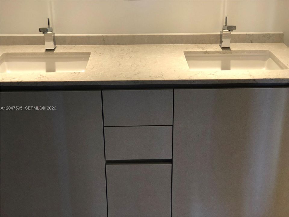 В аренду: $5,200 (2 спален, 2 ванн, 1028 Квадратных фут)