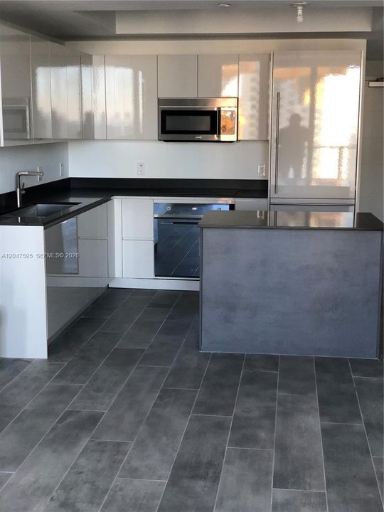 В аренду: $5,200 (2 спален, 2 ванн, 1028 Квадратных фут)