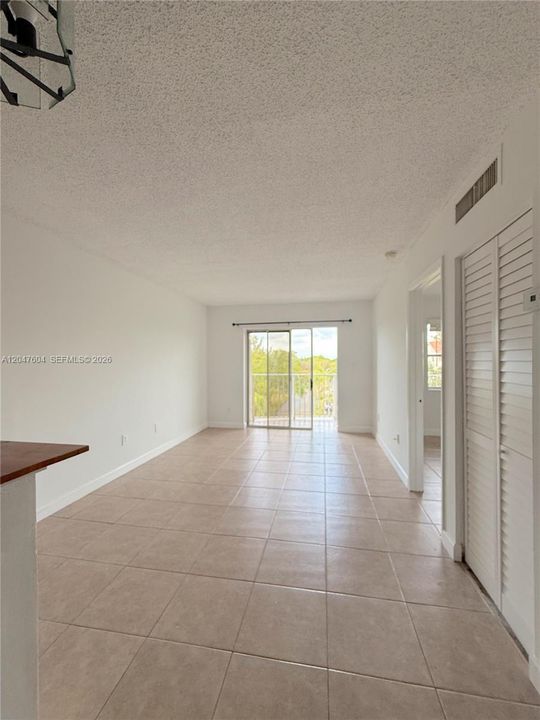 For Rent: $1,700 (1 beds, 1 baths, 600 Square Feet)