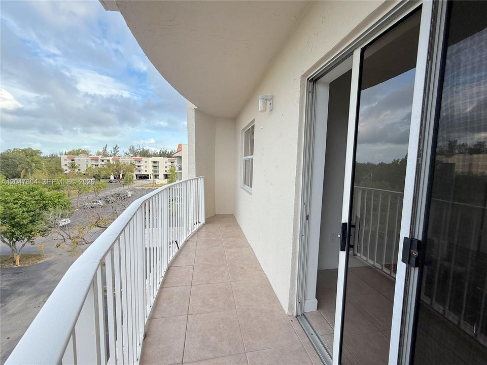 For Rent: $1,700 (1 beds, 1 baths, 600 Square Feet)