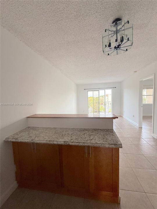 For Rent: $1,700 (1 beds, 1 baths, 600 Square Feet)
