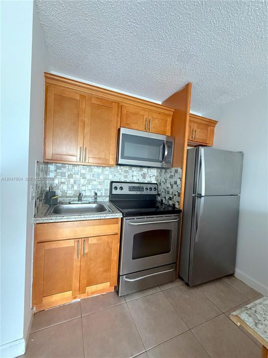 For Rent: $1,700 (1 beds, 1 baths, 600 Square Feet)