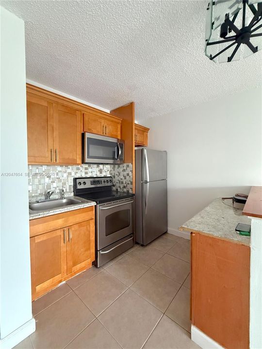 For Rent: $1,700 (1 beds, 1 baths, 600 Square Feet)
