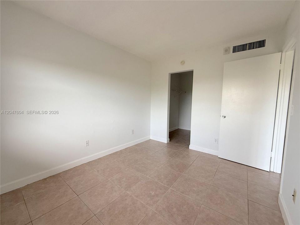 For Rent: $1,700 (1 beds, 1 baths, 600 Square Feet)