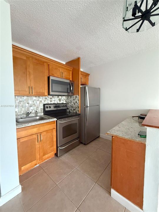 For Rent: $1,700 (1 beds, 1 baths, 600 Square Feet)