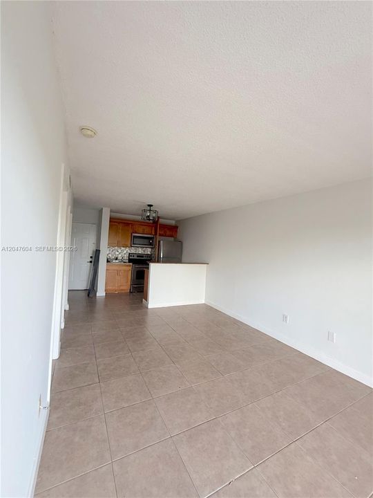 For Rent: $1,700 (1 beds, 1 baths, 600 Square Feet)