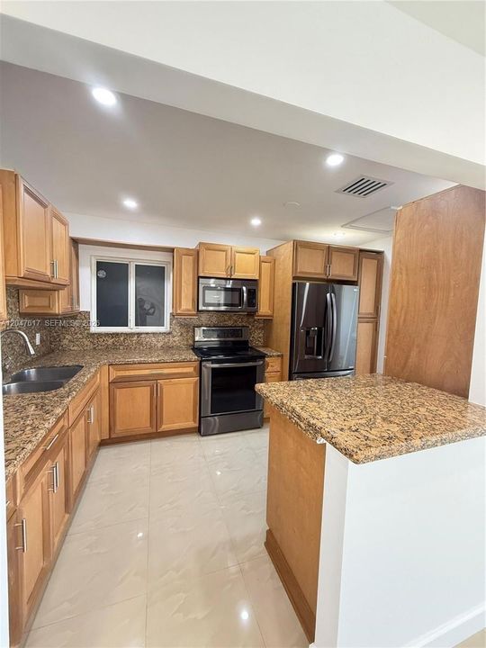 В аренду: $3,300 (3 спален, 1 ванн, 1732 Квадратных фут)