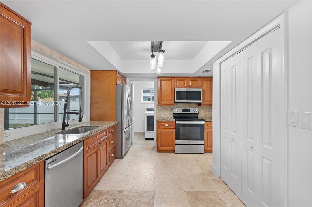 Activo con contrato: $625,000 (4 camas, 2 baños, 1730 Pies cuadrados)