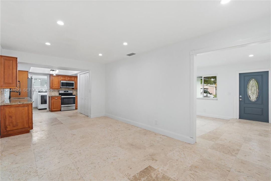 Activo con contrato: $625,000 (4 camas, 2 baños, 1730 Pies cuadrados)