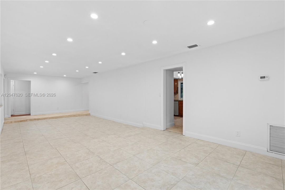 Activo con contrato: $625,000 (4 camas, 2 baños, 1730 Pies cuadrados)