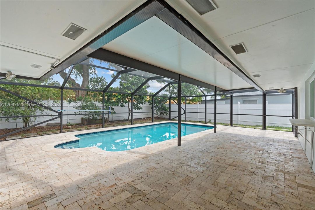 Activo con contrato: $625,000 (4 camas, 2 baños, 1730 Pies cuadrados)