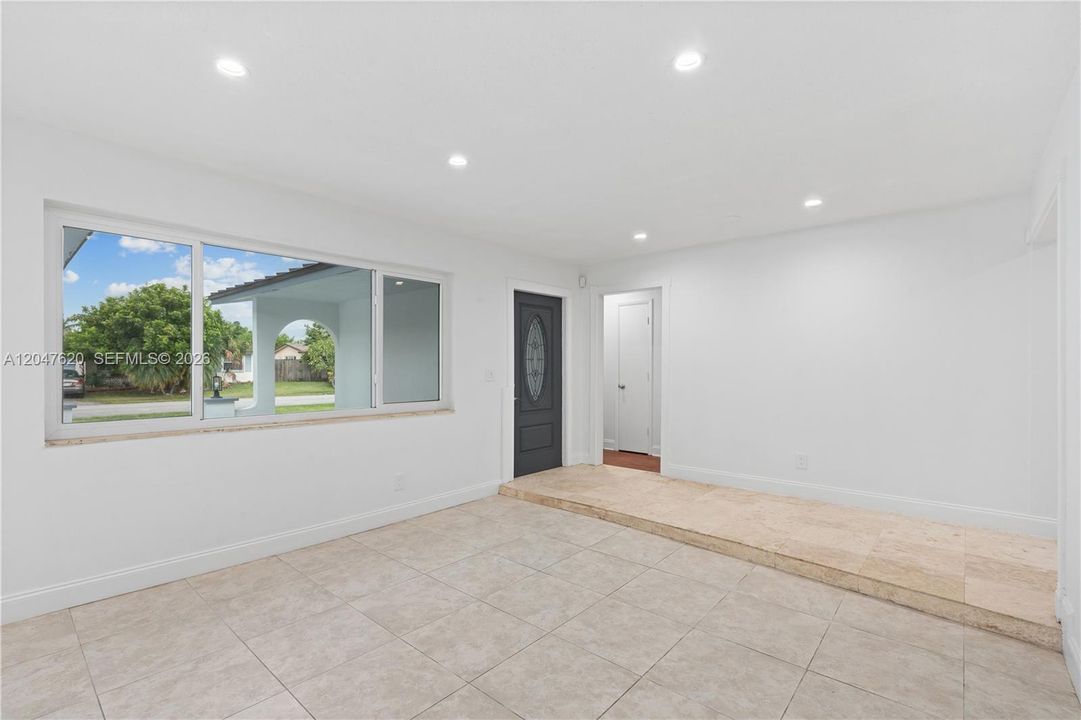 Activo con contrato: $625,000 (4 camas, 2 baños, 1730 Pies cuadrados)