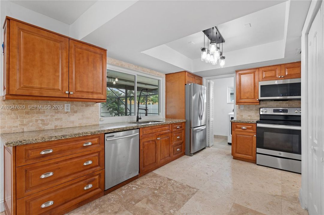 Activo con contrato: $625,000 (4 camas, 2 baños, 1730 Pies cuadrados)