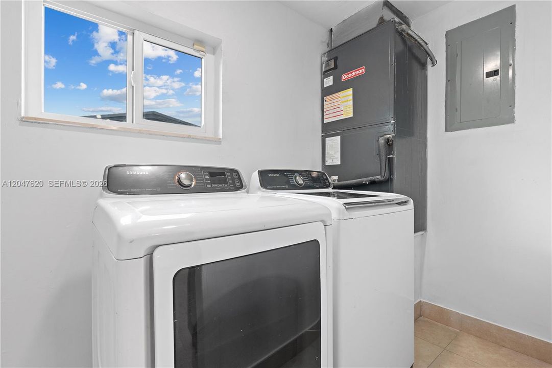 Activo con contrato: $625,000 (4 camas, 2 baños, 1730 Pies cuadrados)