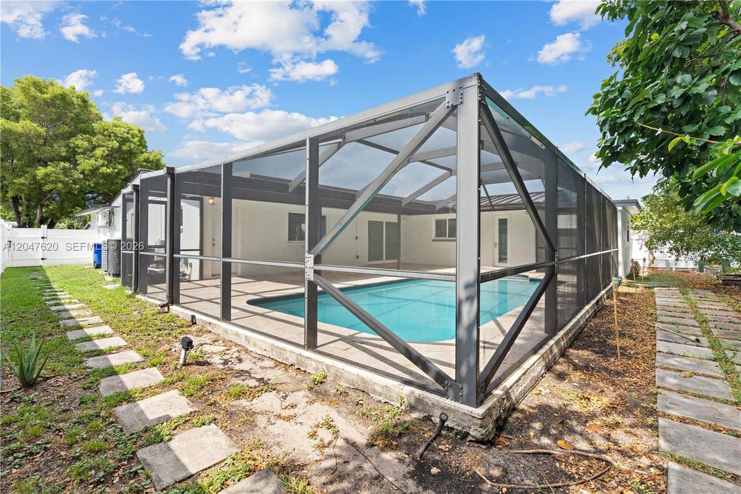 Activo con contrato: $625,000 (4 camas, 2 baños, 1730 Pies cuadrados)
