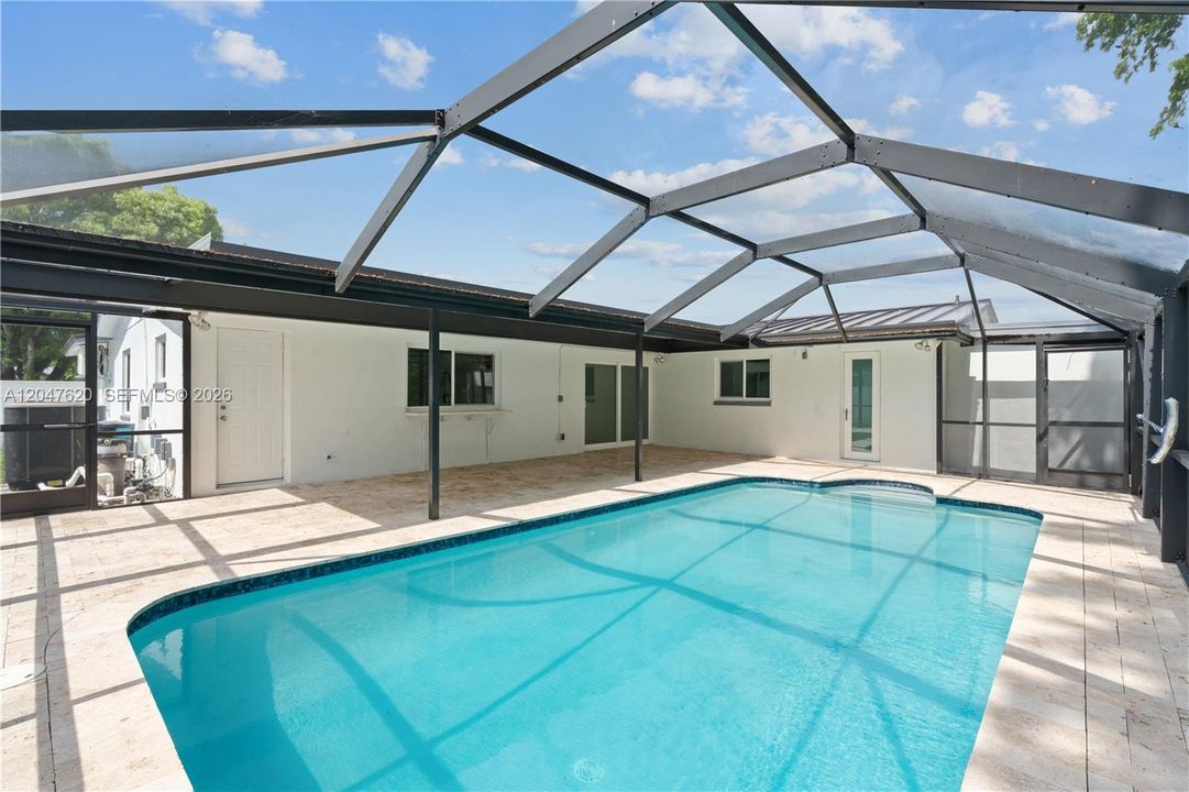 Activo con contrato: $625,000 (4 camas, 2 baños, 1730 Pies cuadrados)