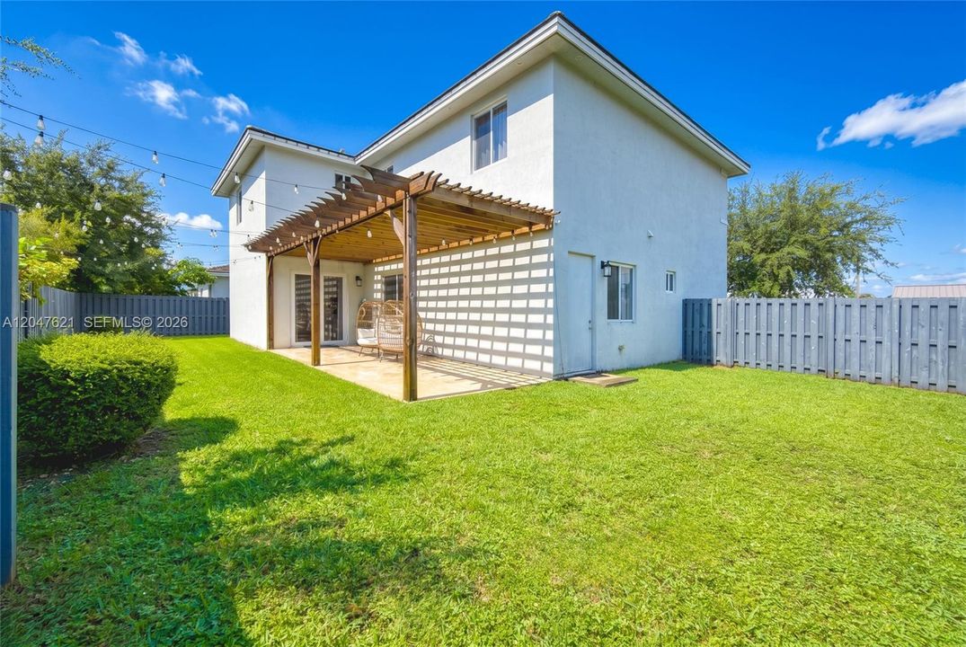 For Sale: $850,000 (6 beds, 3 baths, 3002 Square Feet)