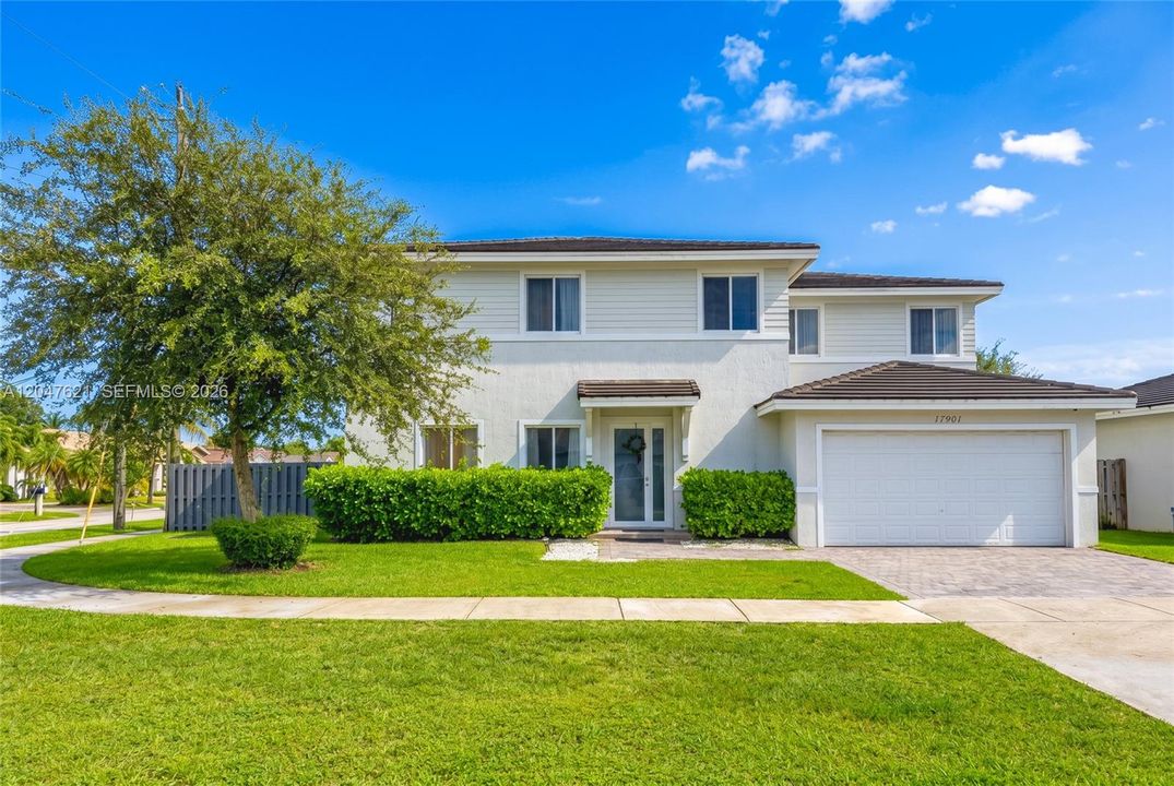 For Sale: $850,000 (6 beds, 3 baths, 3002 Square Feet)