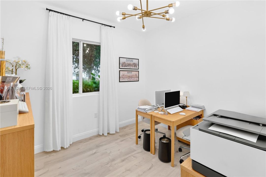 For Sale: $850,000 (6 beds, 3 baths, 3002 Square Feet)