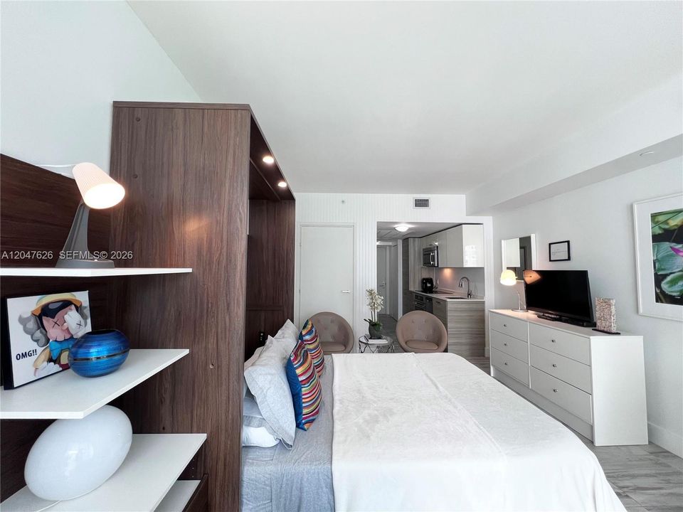For Rent: $2,700 (0 beds, 1 baths, 355 Square Feet)