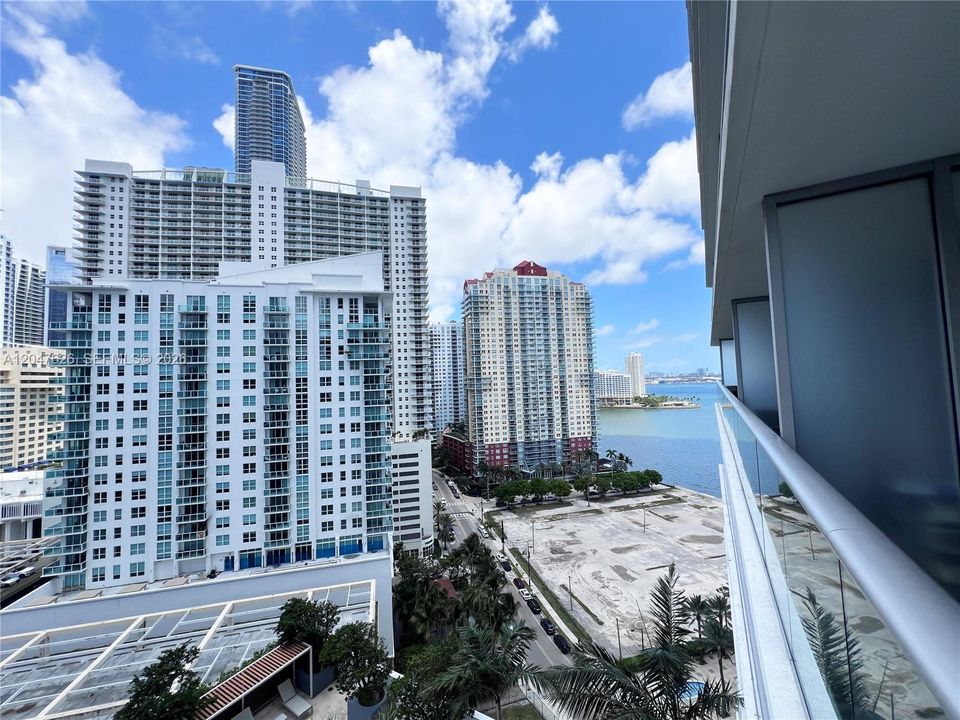 For Rent: $2,700 (0 beds, 1 baths, 355 Square Feet)