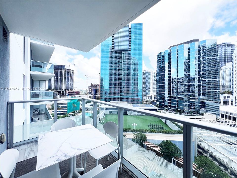 For Rent: $2,700 (0 beds, 1 baths, 355 Square Feet)