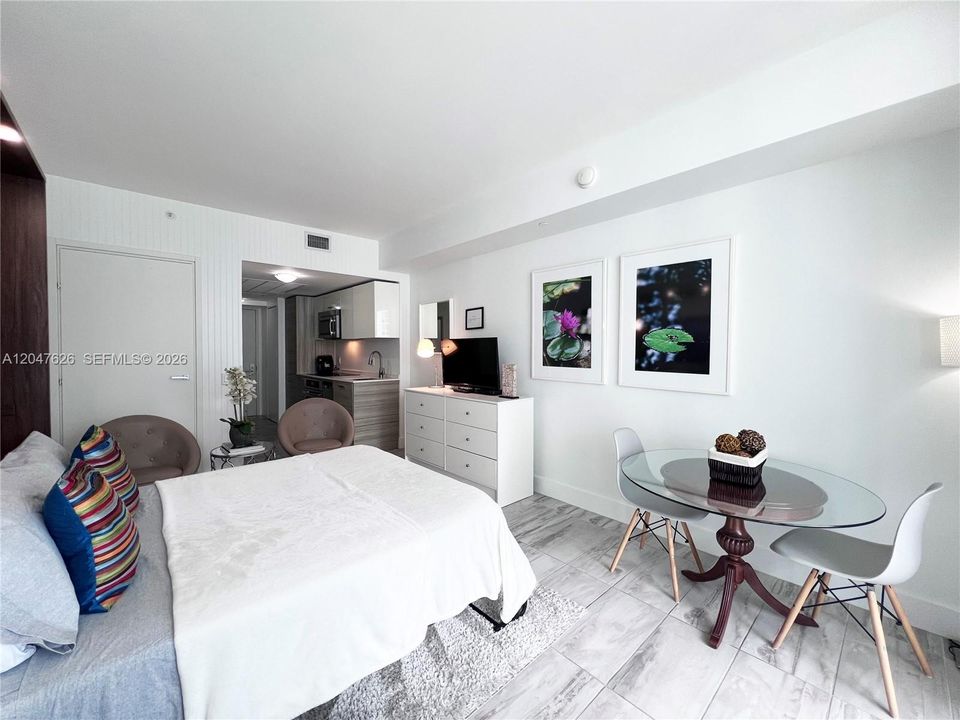 For Rent: $2,700 (0 beds, 1 baths, 355 Square Feet)