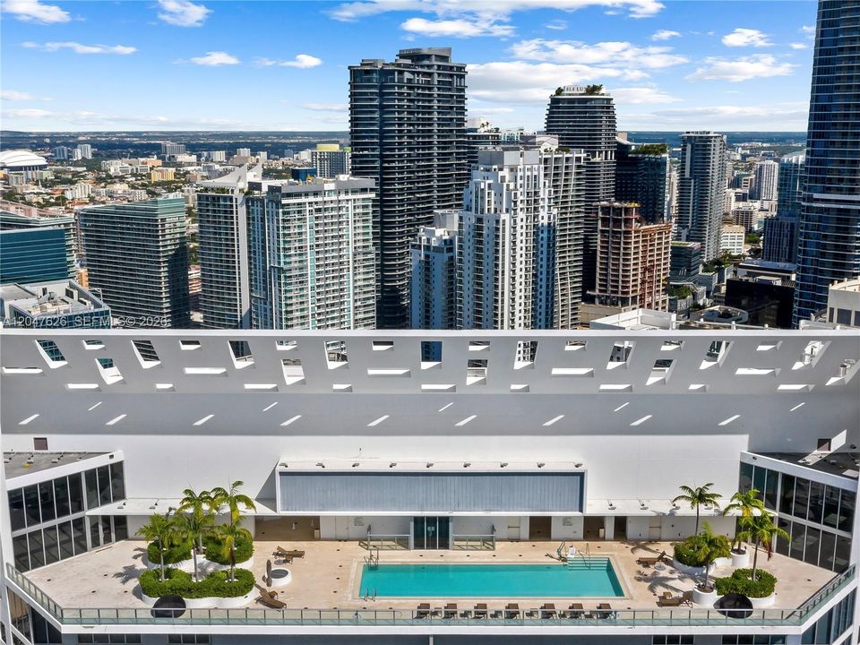 For Rent: $2,700 (0 beds, 1 baths, 355 Square Feet)