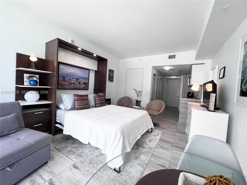 For Rent: $2,700 (0 beds, 1 baths, 355 Square Feet)