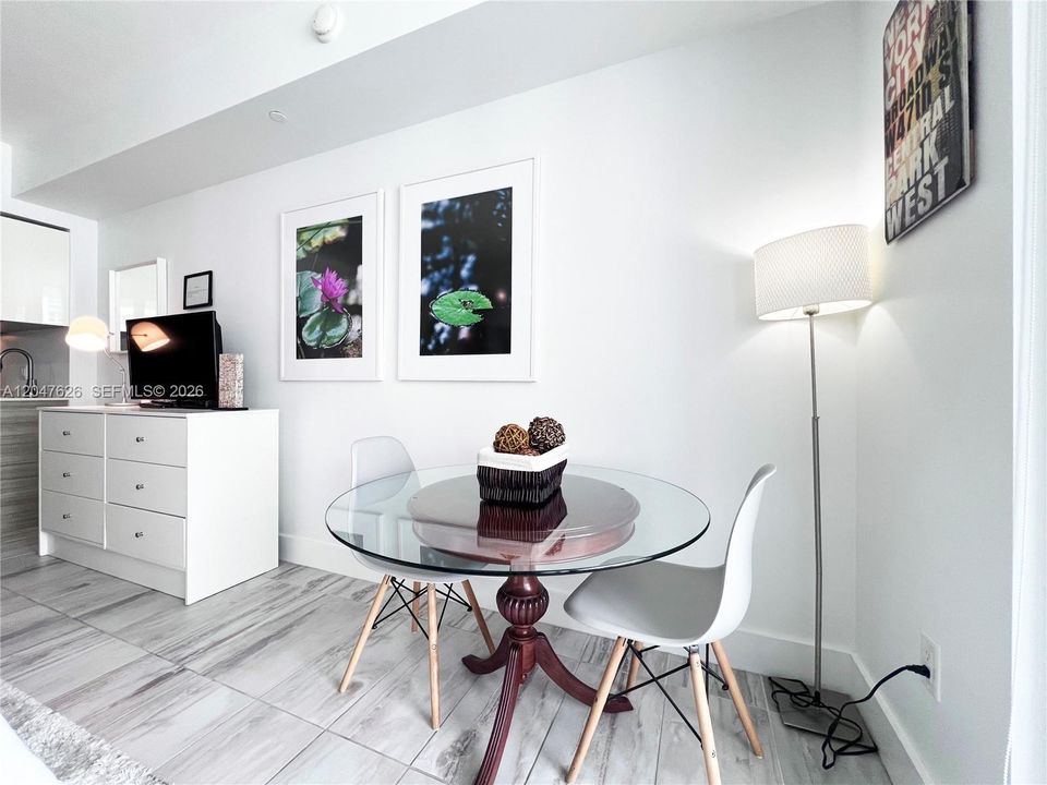 For Rent: $2,700 (0 beds, 1 baths, 355 Square Feet)