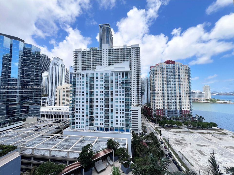 For Rent: $2,700 (0 beds, 1 baths, 355 Square Feet)