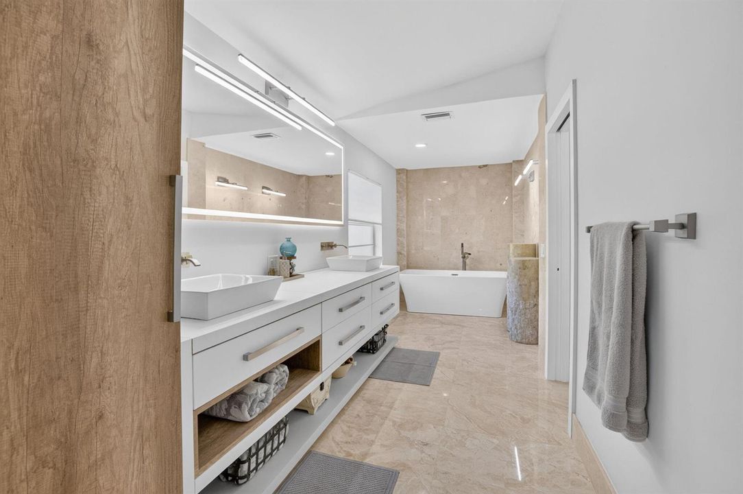 Primary freestanding tub